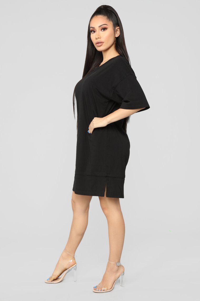 Boxed In Oversize T-Shirt Dress - Black - jameswhite001
