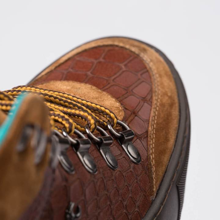 VICTORIA – LEATHER & SUEDE MIXED TOBACCO - jameswhite001