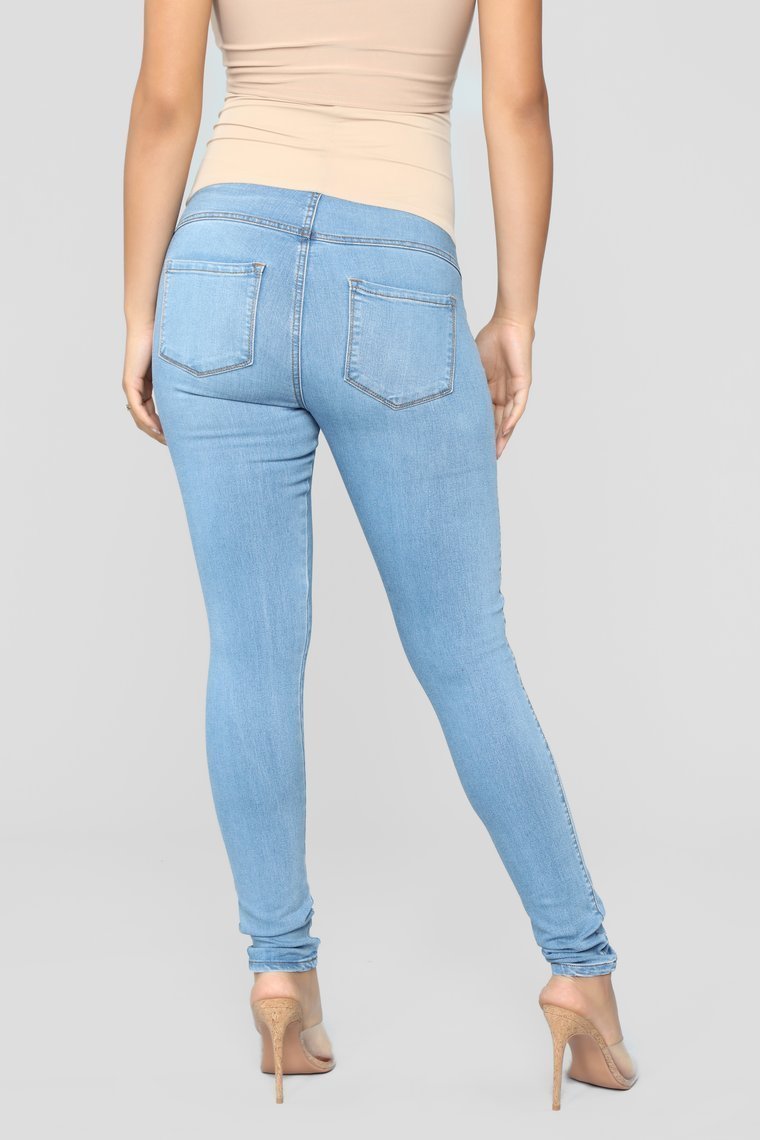 Classic Fit High Rise Skinny Maternity Jeans - Light Wash - jameswhite001