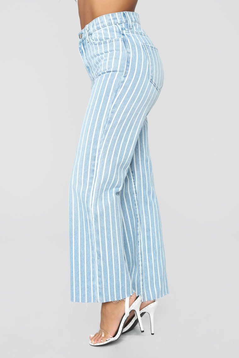 Hamptons Weekend High Rise Jeans - Light Blue Wash - jameswhite001