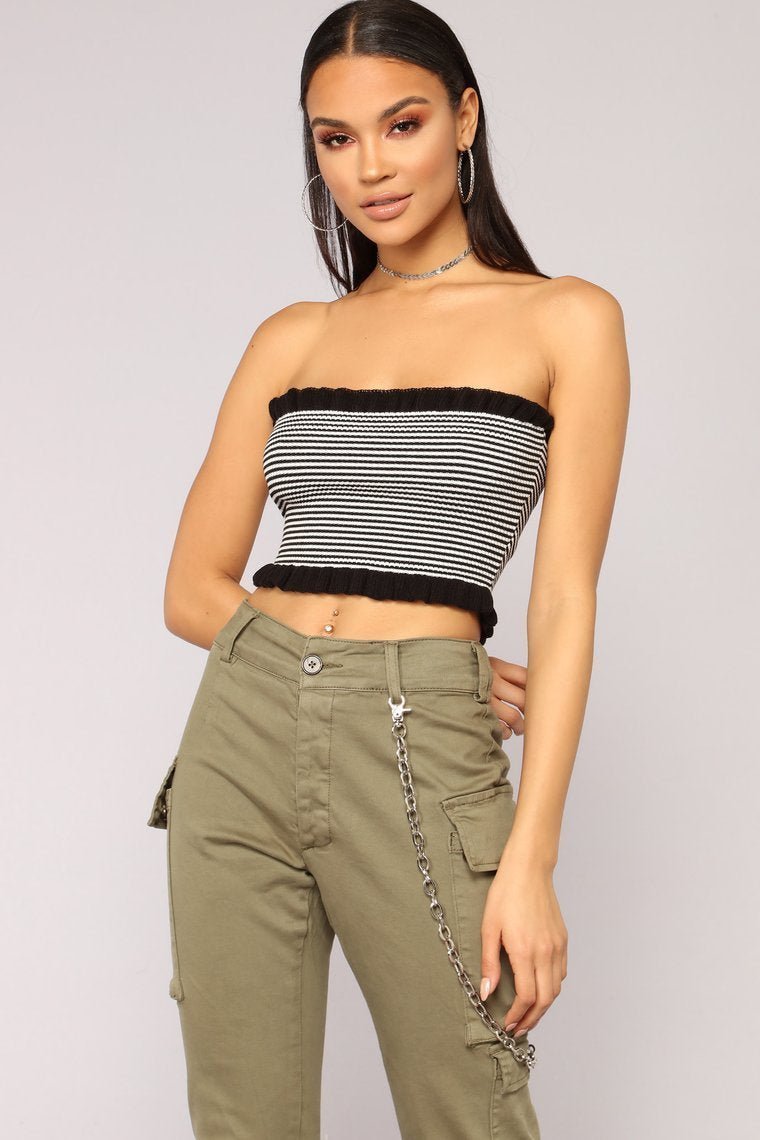 Love Me Blind Sleeveless Sweater - Black - jameswhite001