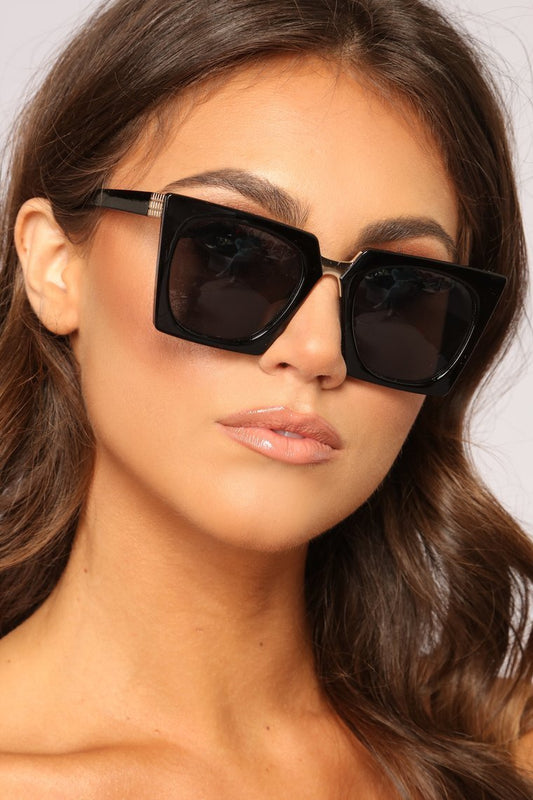 She's A Leader Sunglasses - Black - jameswhite001